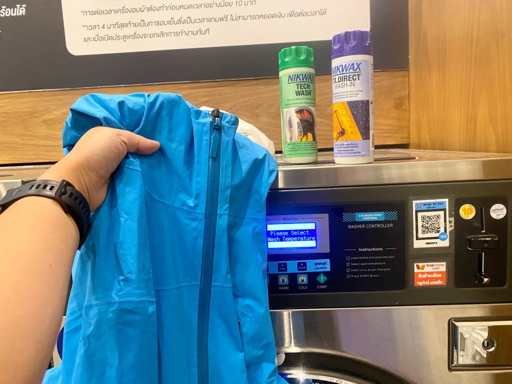 ☔️ รู้มั้ย เราไม่ซักเสื้อแจ็คเก้ตกันน้ำกันฝนกันนะ ! ซักแล้วคุณสมบัติหายหมด !!&nbsp;💦