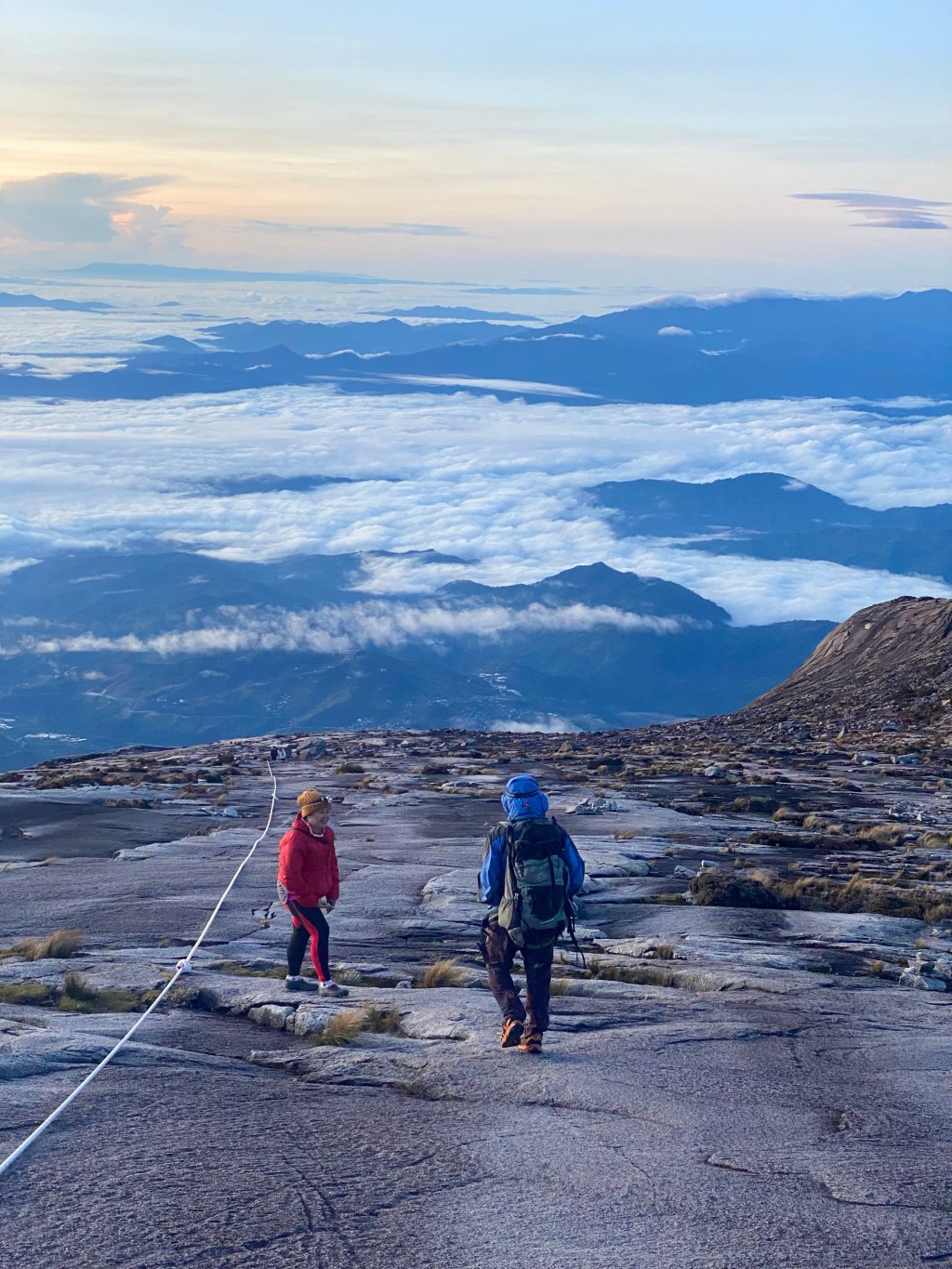 วันขึ้นยอด Mt Kinabalu เริ่ม 02.30 ฝ่าความมืดตะลุยขั้นบันไดไม่จบไม่สิ้น