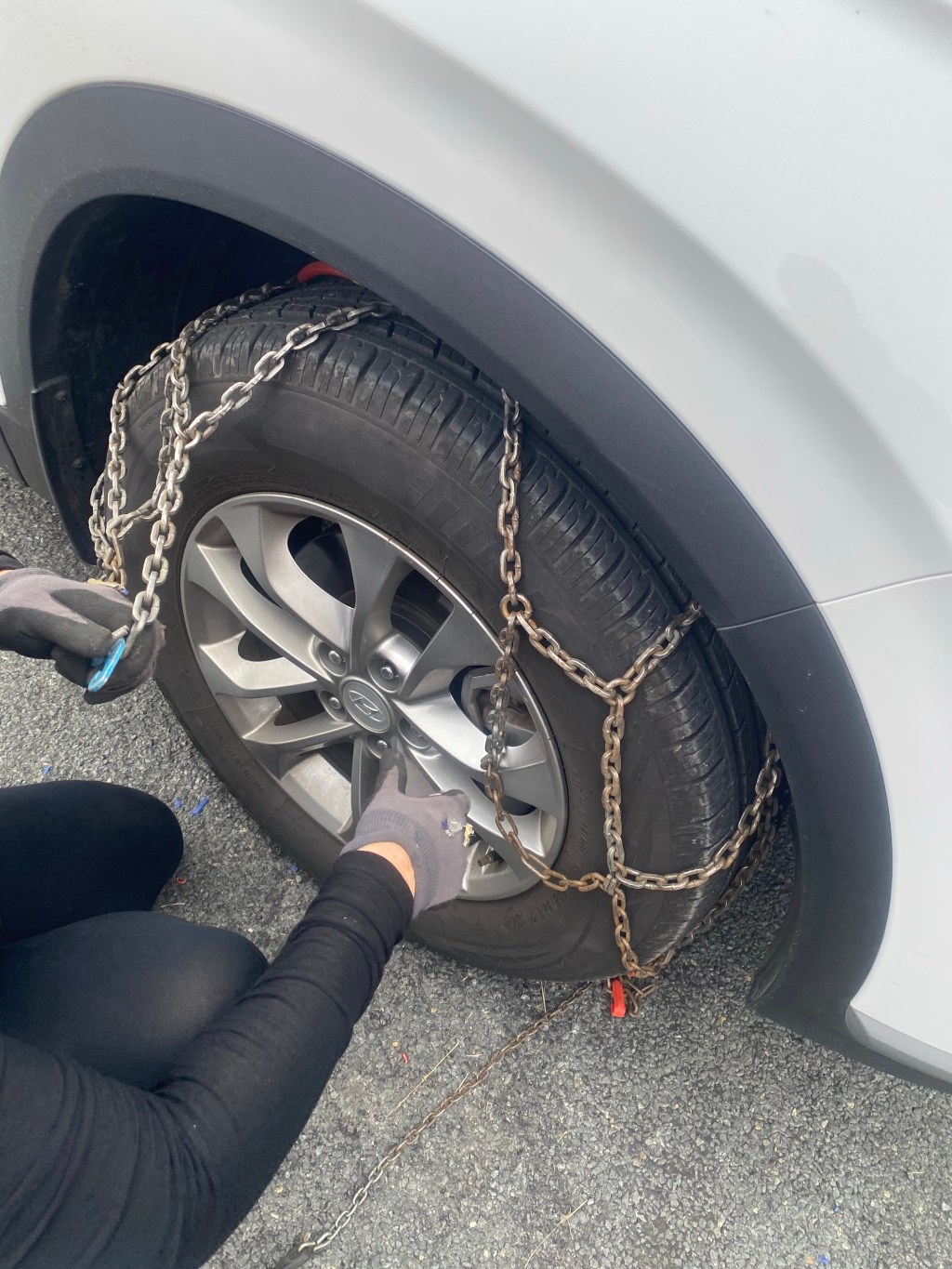 🚘 ขับรถในฤดูหนาว ต้องเตรียม Snow Chain ไว้ใส่ล้อรถยนต์ด้วยนะ ❄️